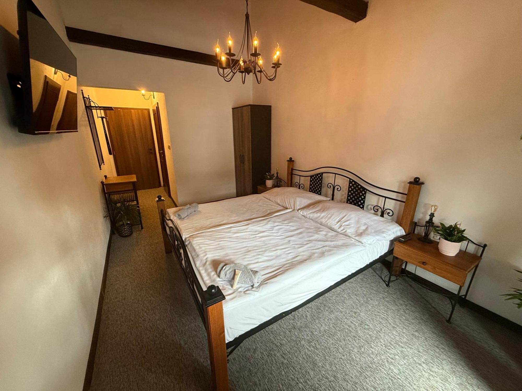 Hotel Plzensky Dvur Frýdek-Místek Exteriör bild