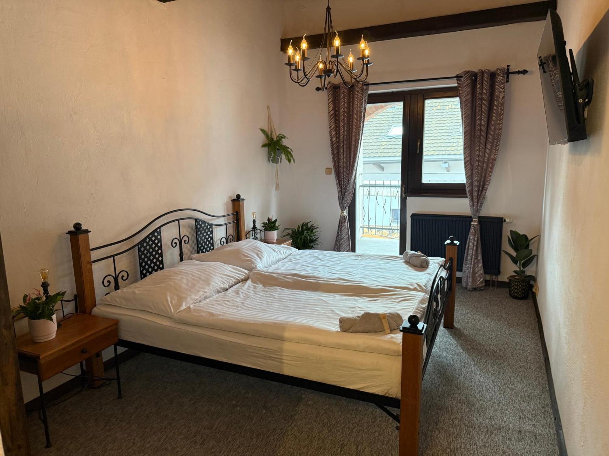 Hotel Plzensky Dvur Frýdek-Místek Exteriör bild