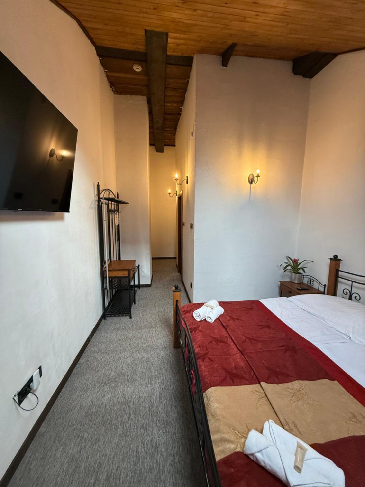 Hotel Plzensky Dvur Frýdek-Místek Exteriör bild