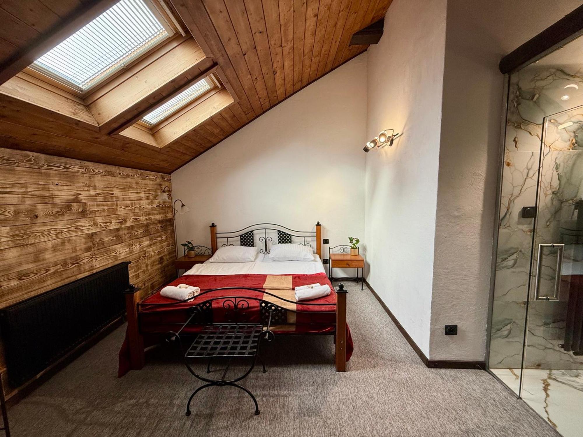 Hotel Plzensky Dvur Frýdek-Místek Exteriör bild