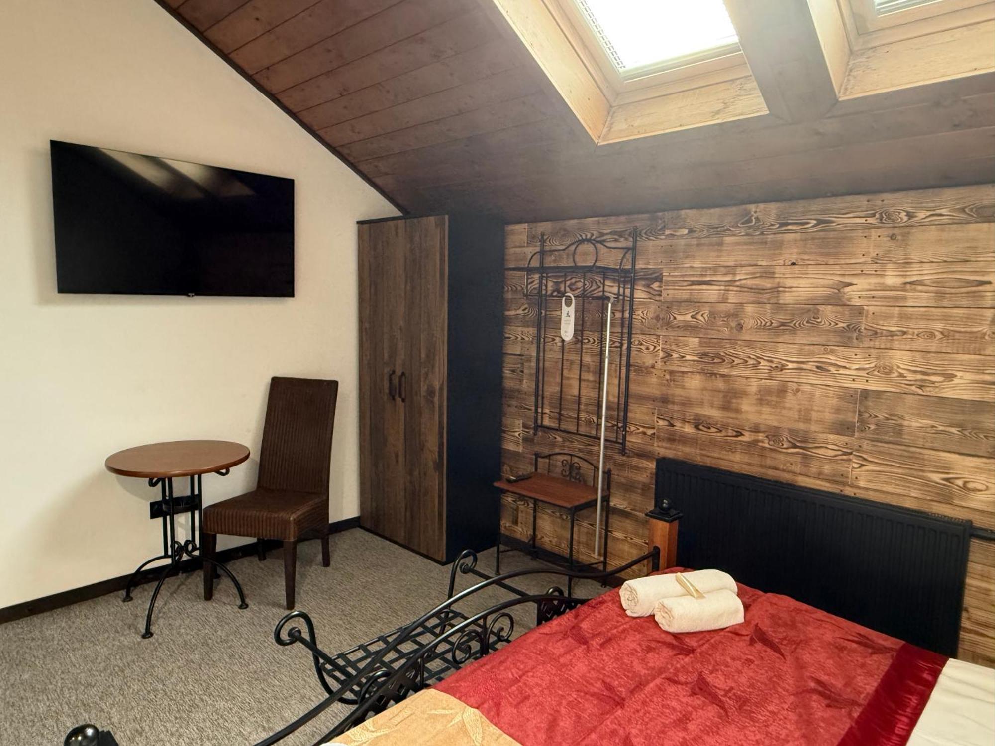 Hotel Plzensky Dvur Frýdek-Místek Exteriör bild