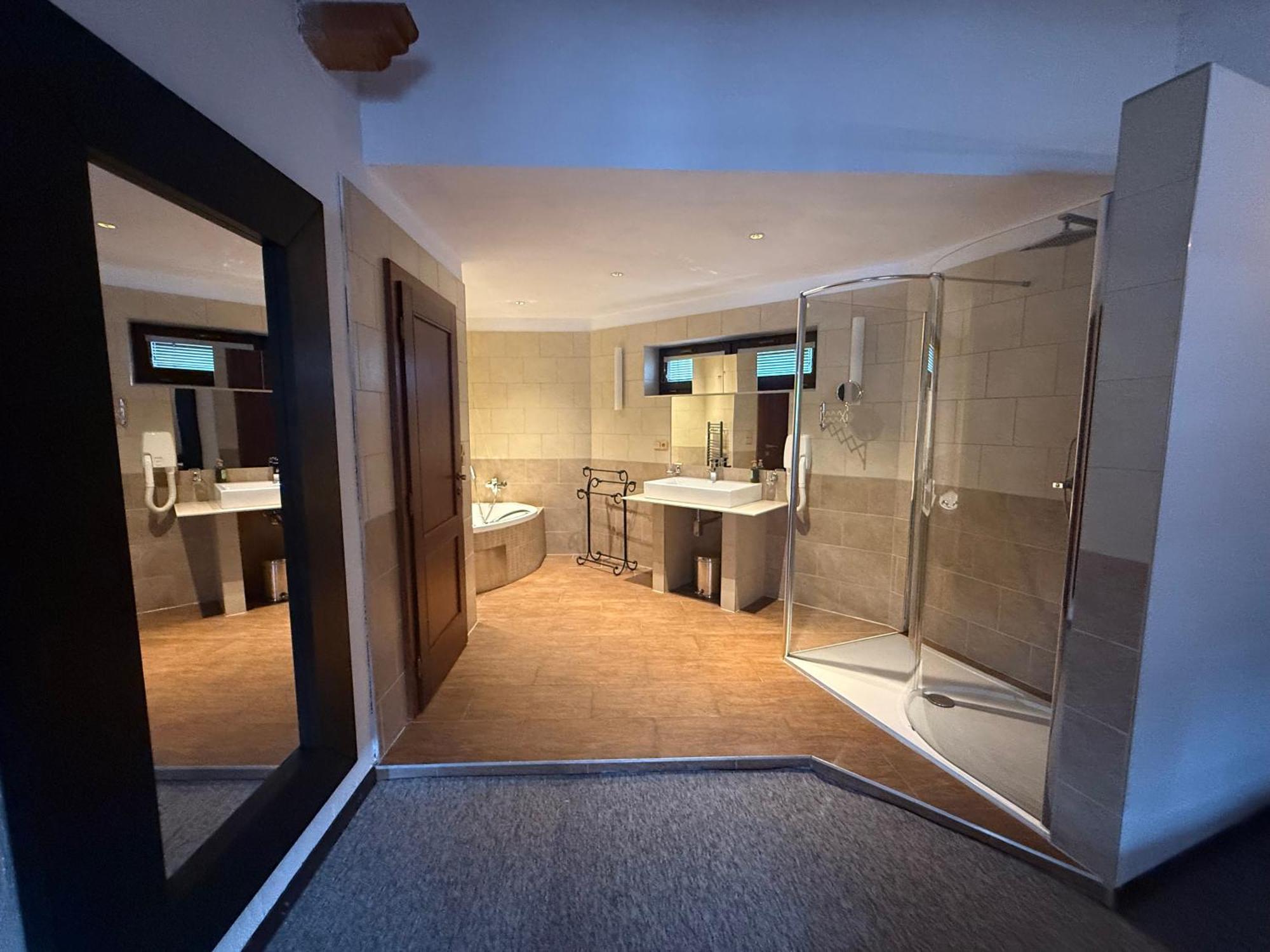 Hotel Plzensky Dvur Frýdek-Místek Exteriör bild