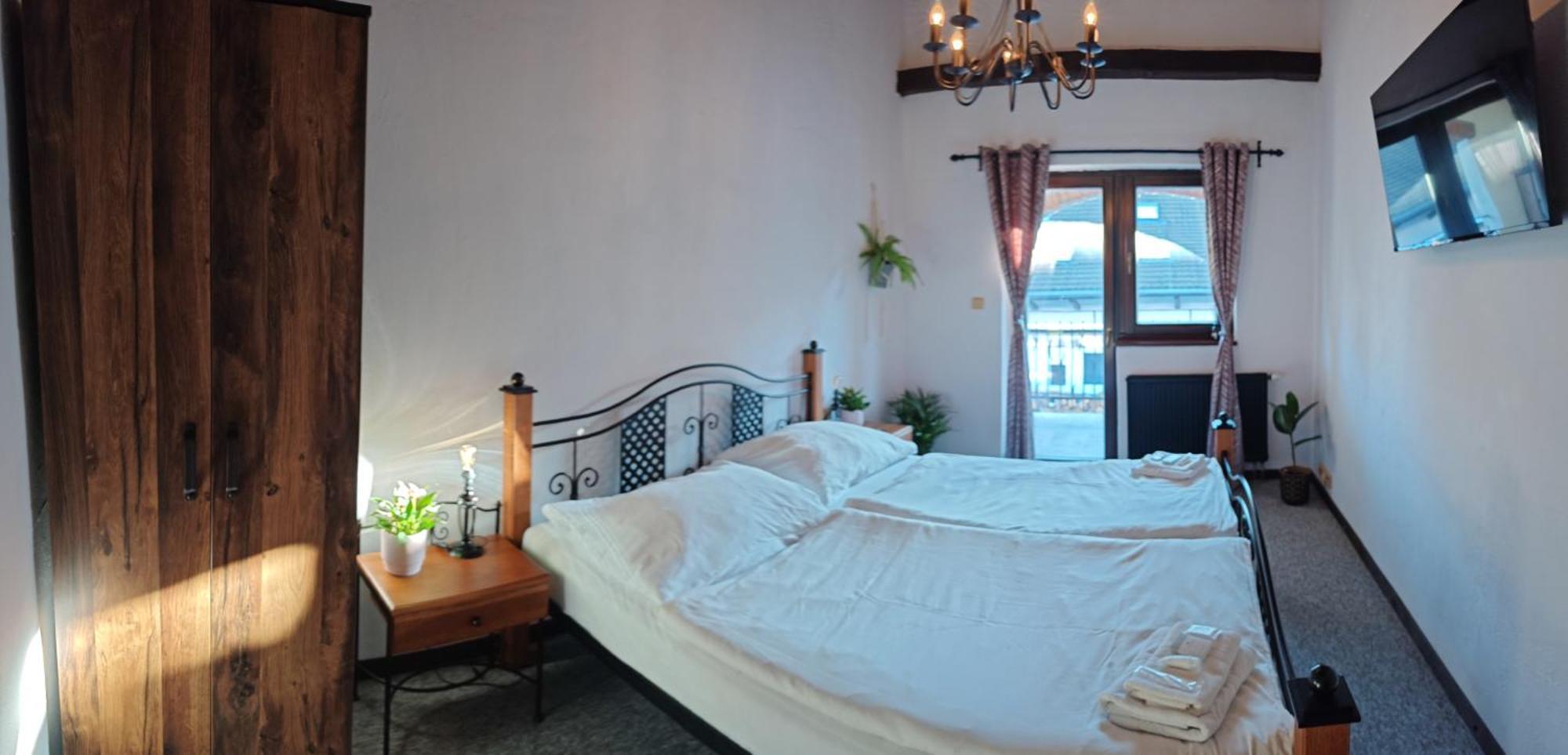 Hotel Plzensky Dvur Frýdek-Místek Exteriör bild